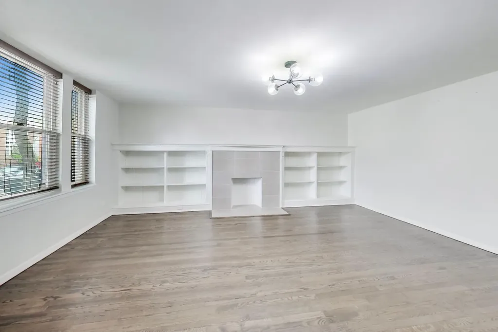 4361 South Greenwood Avenue Chicago IL 60653