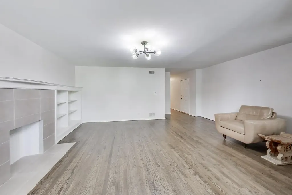 4361 South Greenwood Avenue Chicago IL 60653