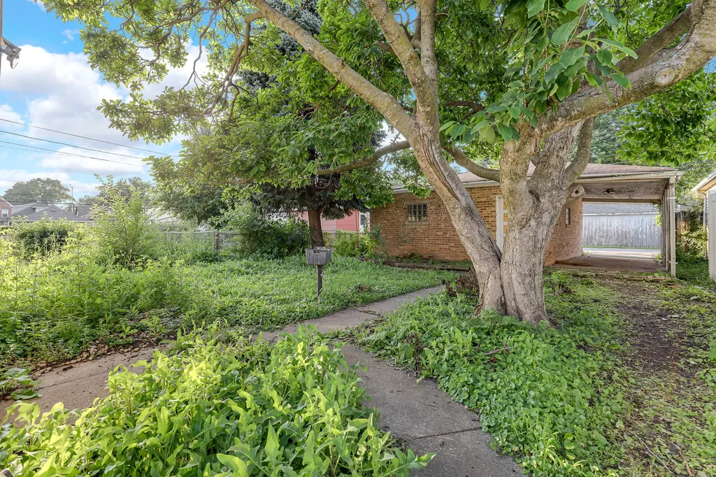 2332 Florence Street Blue Island IL 60406