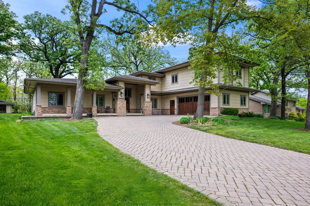 23W212 Blackcherry Lane Glen Ellyn IL 60137