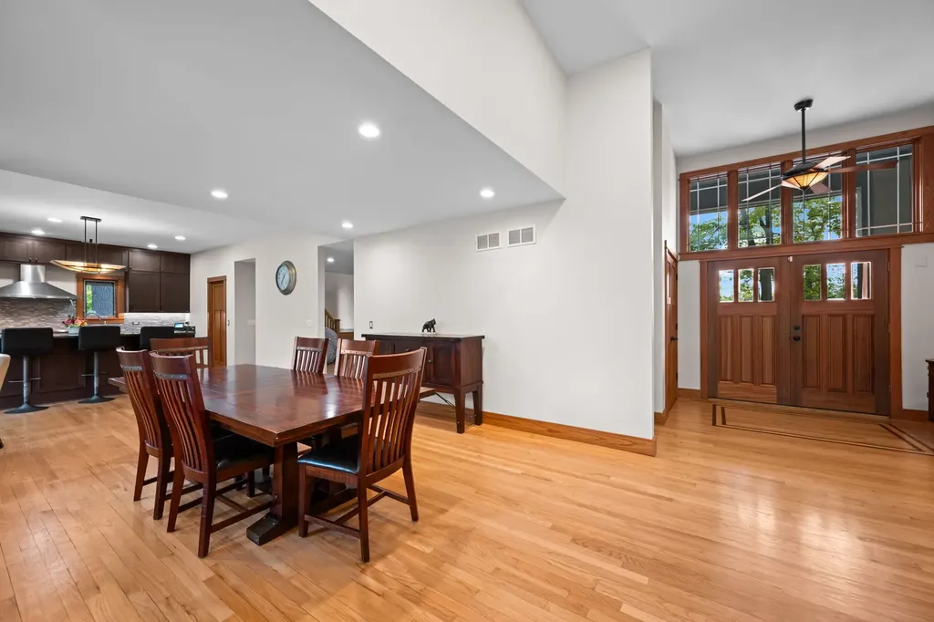 23W212 Blackcherry Lane Glen Ellyn IL 60137