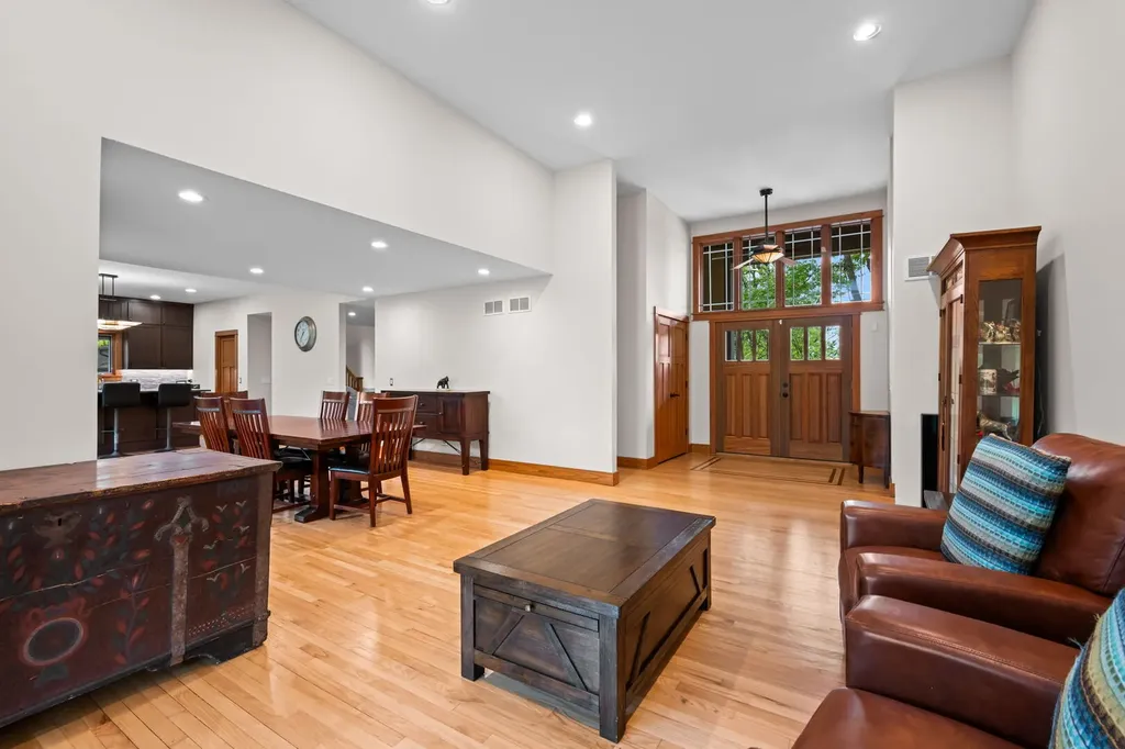 23W212 Blackcherry Lane Glen Ellyn IL 60137