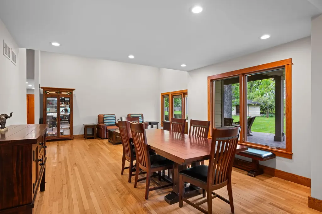 23W212 Blackcherry Lane Glen Ellyn IL 60137