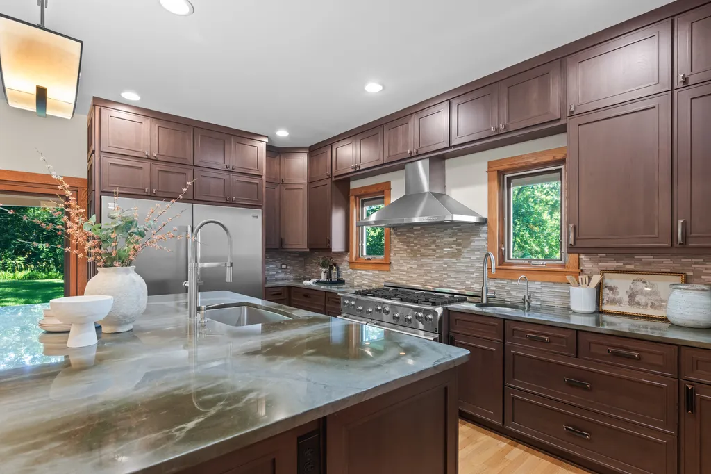 23W212 Blackcherry Lane Glen Ellyn IL 60137