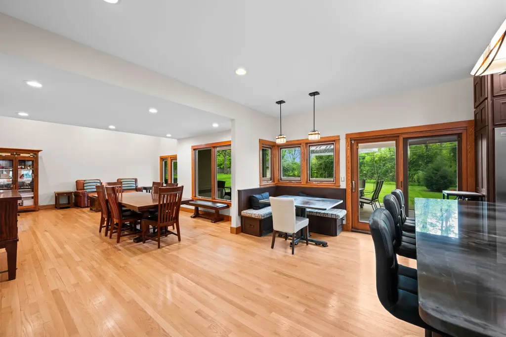 23W212 Blackcherry Lane Glen Ellyn IL 60137