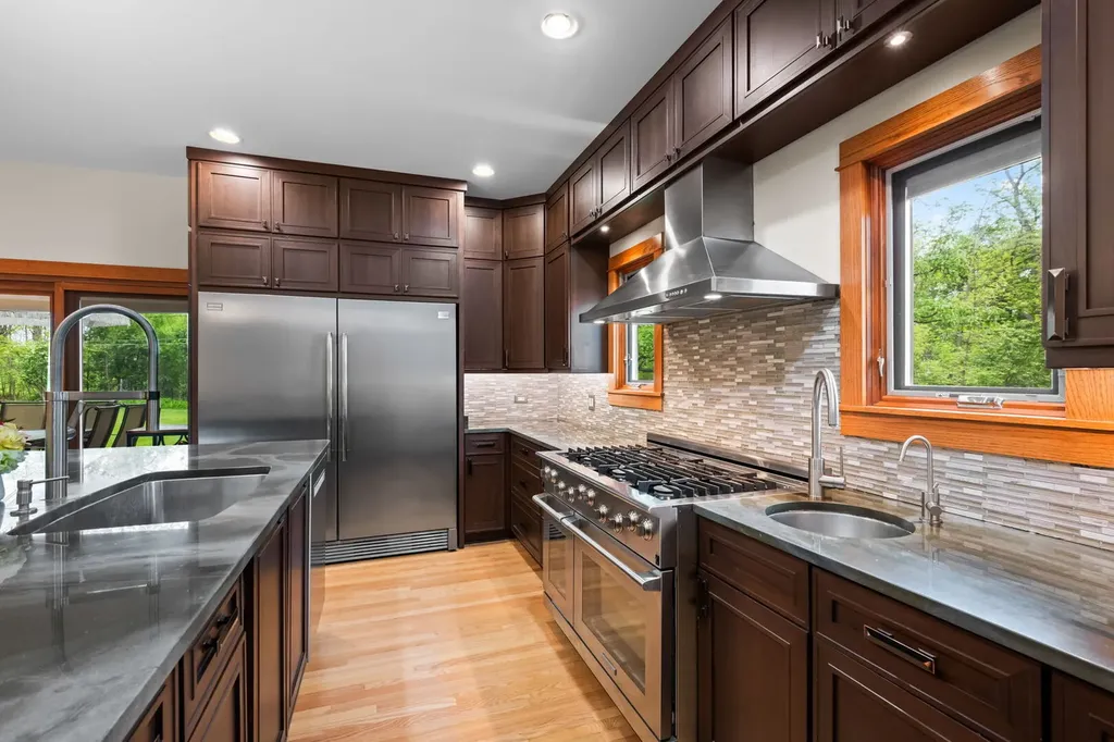 23W212 Blackcherry Lane Glen Ellyn IL 60137
