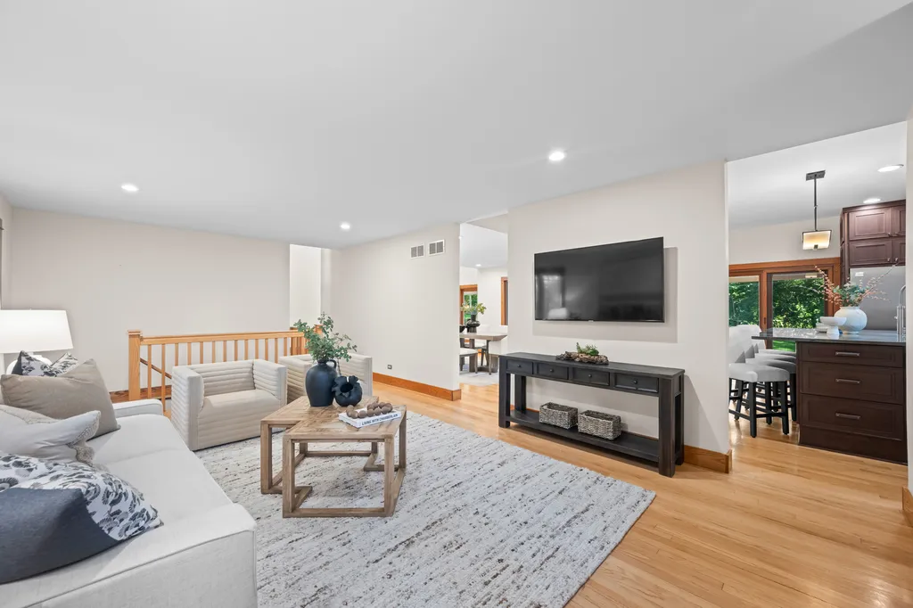 23W212 Blackcherry Lane Glen Ellyn IL 60137