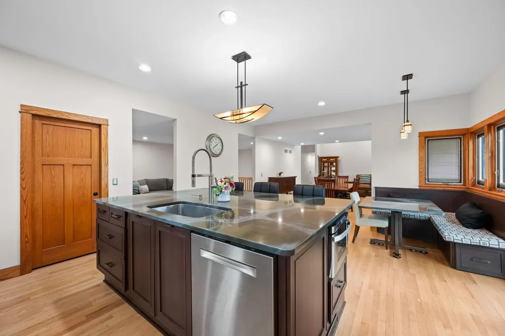23W212 Blackcherry Lane Glen Ellyn IL 60137
