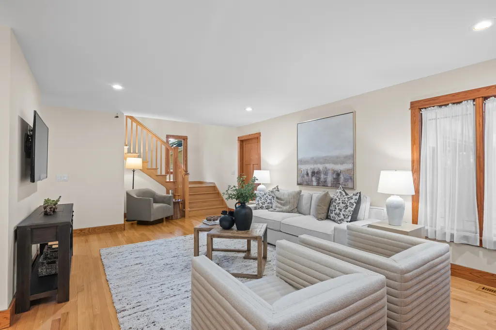 23W212 Blackcherry Lane Glen Ellyn IL 60137