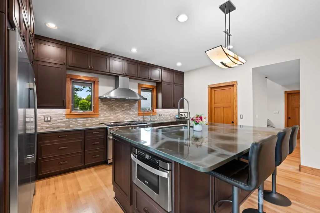 23W212 Blackcherry Lane Glen Ellyn IL 60137