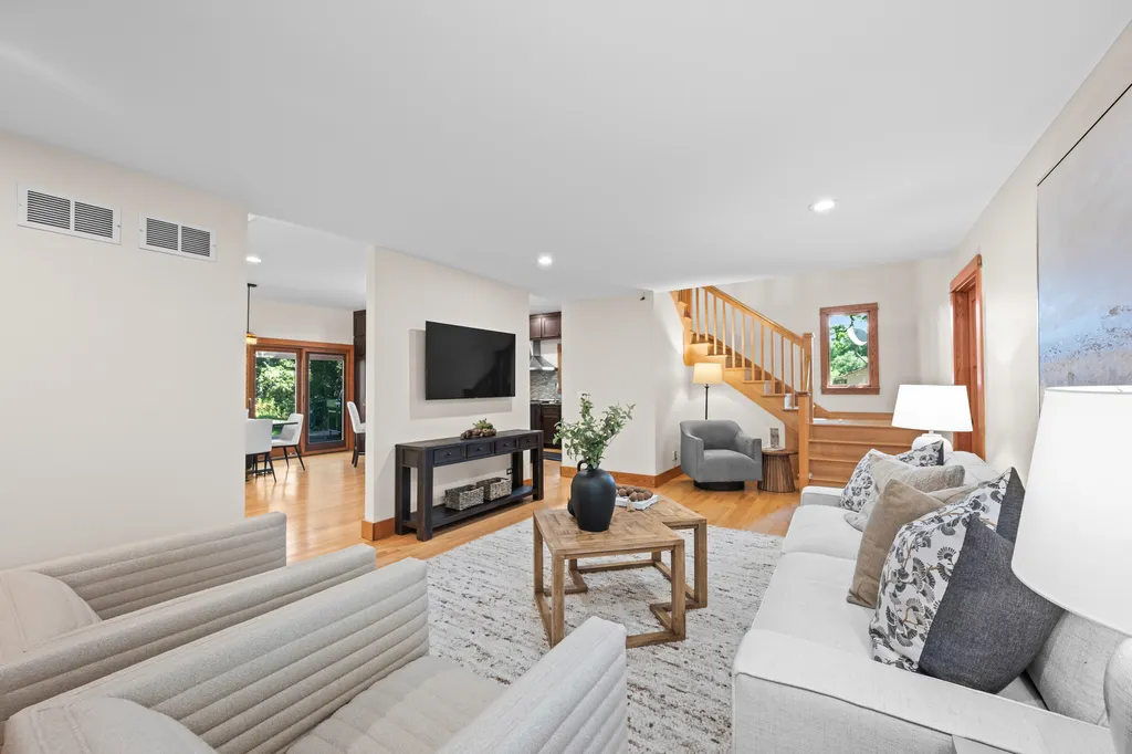 23W212 Blackcherry Lane Glen Ellyn IL 60137