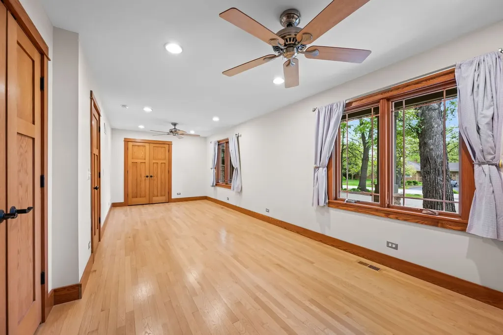 23W212 Blackcherry Lane Glen Ellyn IL 60137