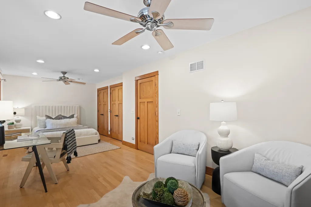 23W212 Blackcherry Lane Glen Ellyn IL 60137