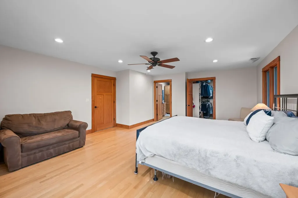 23W212 Blackcherry Lane Glen Ellyn IL 60137