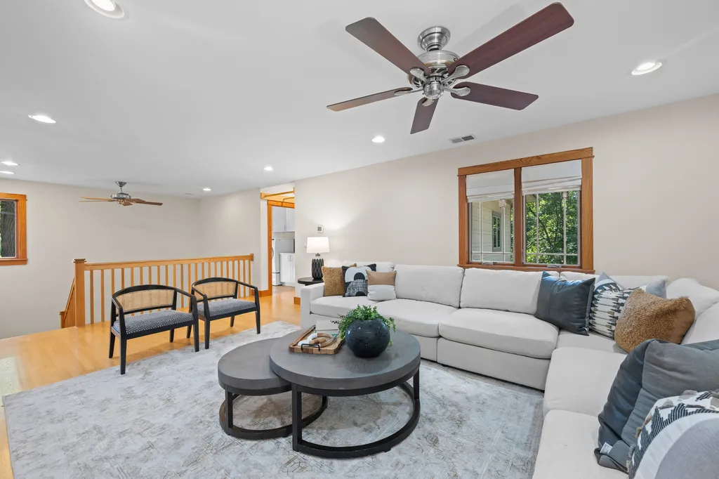 23W212 Blackcherry Lane Glen Ellyn IL 60137