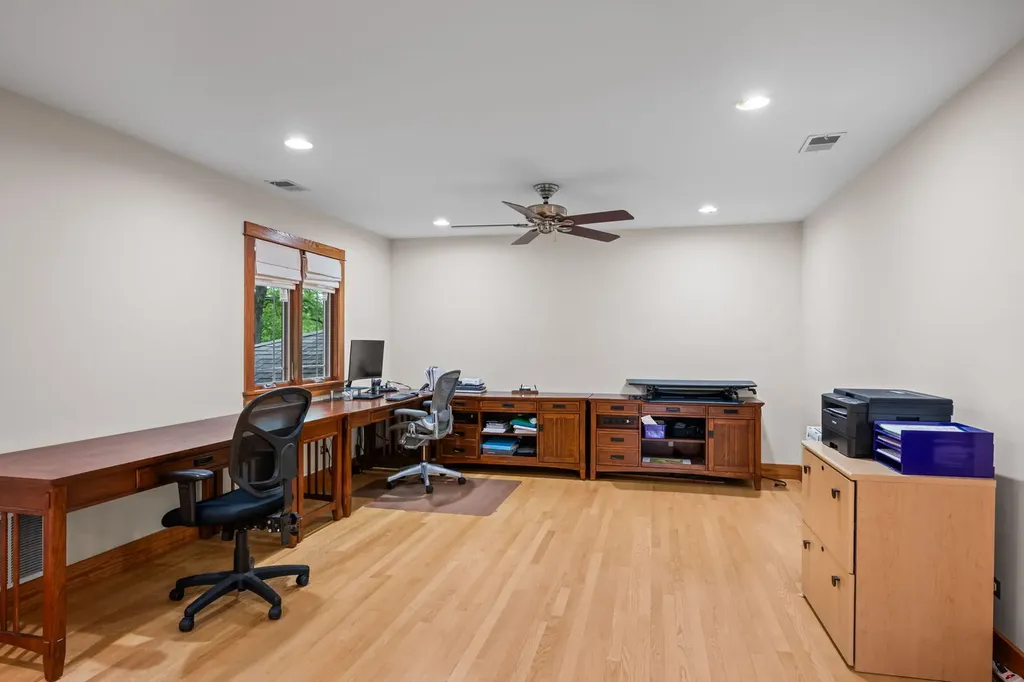 23W212 Blackcherry Lane Glen Ellyn IL 60137