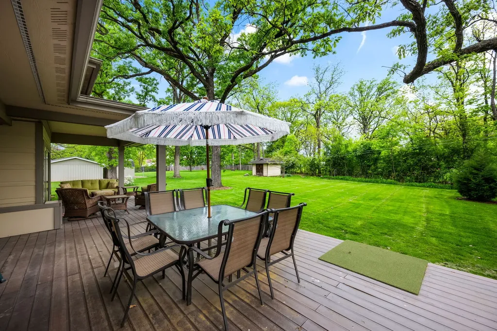 23W212 Blackcherry Lane Glen Ellyn IL 60137