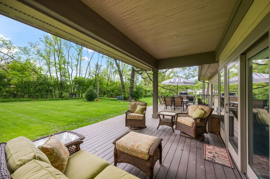 23W212 Blackcherry Lane Glen Ellyn IL 60137