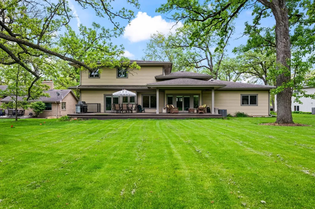 23W212 Blackcherry Lane Glen Ellyn IL 60137