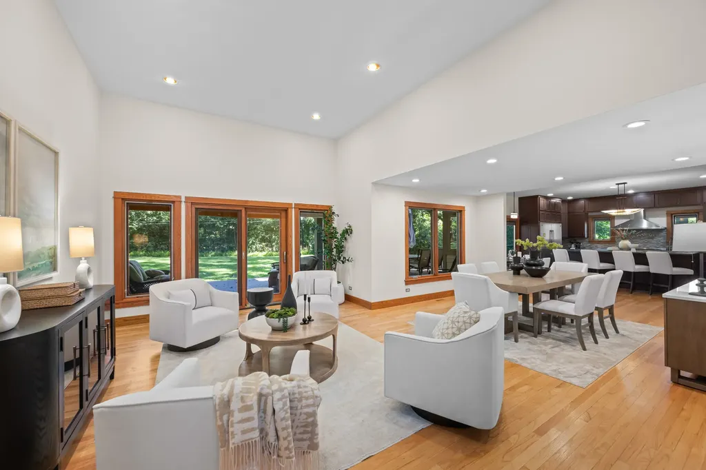 23W212 Blackcherry Lane Glen Ellyn IL 60137