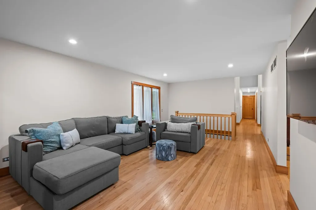 23W212 Blackcherry Lane Glen Ellyn IL 60137