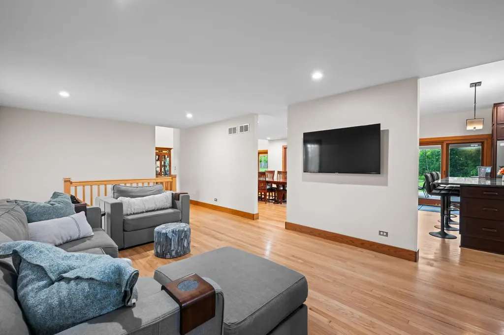 23W212 Blackcherry Lane Glen Ellyn IL 60137