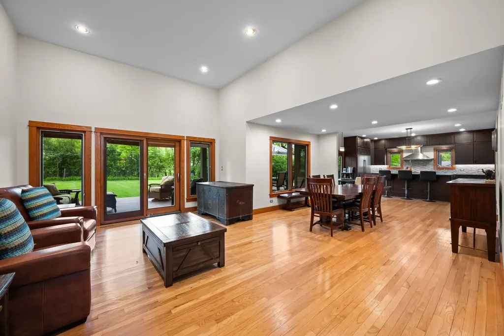 23W212 Blackcherry Lane Glen Ellyn IL 60137
