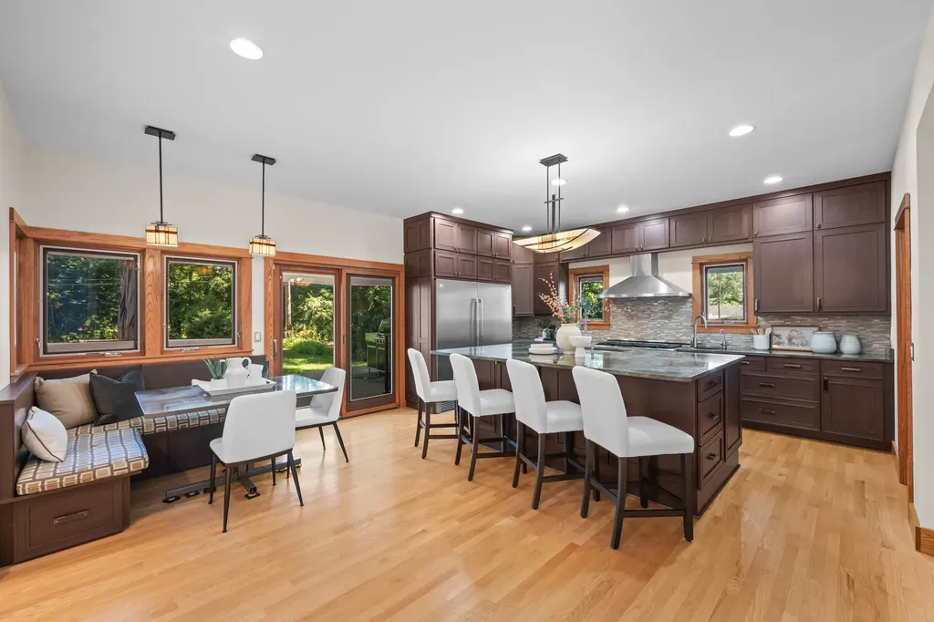 23W212 Blackcherry Lane Glen Ellyn IL 60137