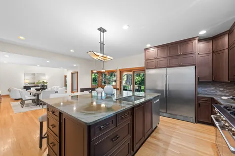 23W212 Blackcherry Lane Glen Ellyn IL 60137