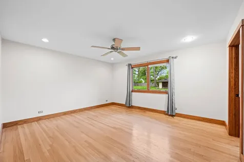 23W212 Blackcherry Lane Glen Ellyn IL 60137