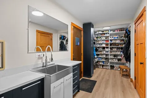 23W212 Blackcherry Lane Glen Ellyn IL 60137