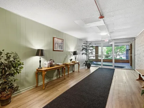 333 South East Avenue Oak Park IL 60302