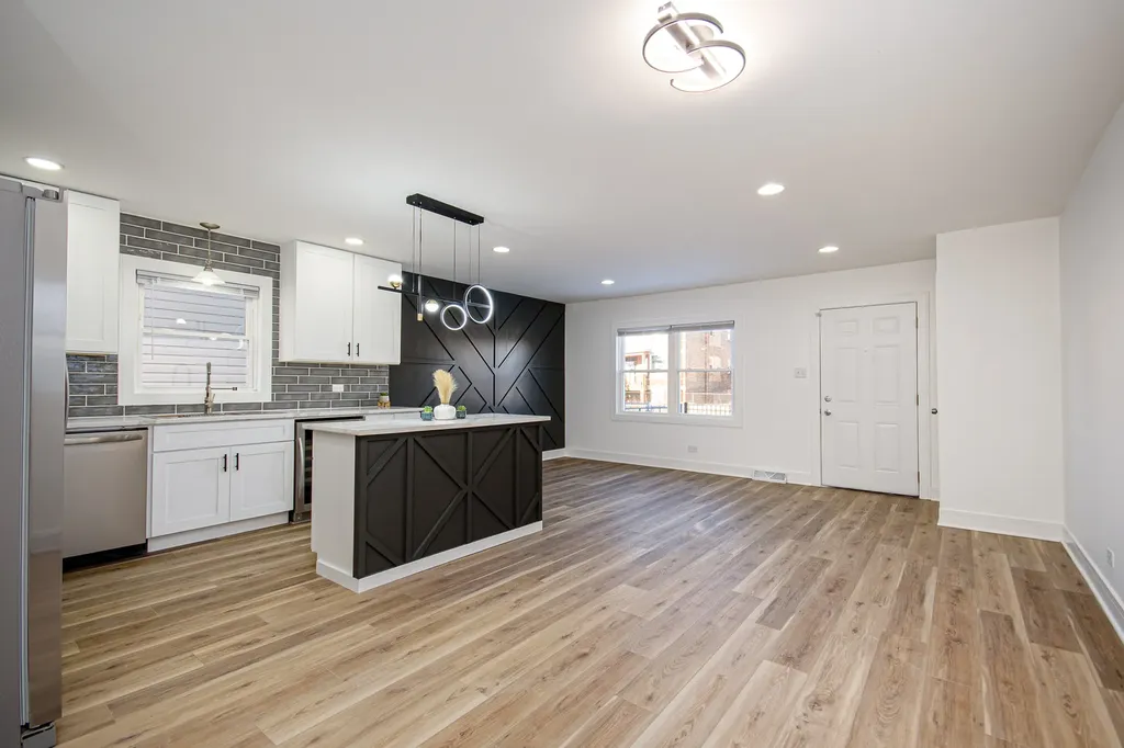 1005 West 103rd Street Chicago IL 60643
