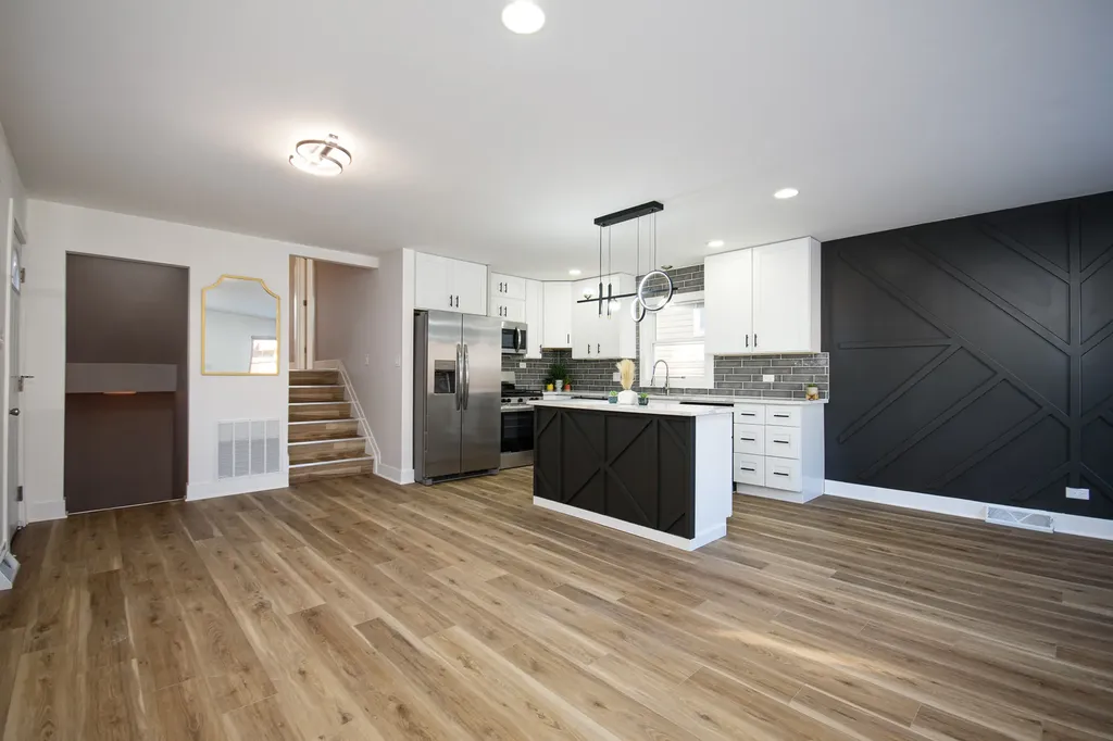 1005 West 103rd Street Chicago IL 60643