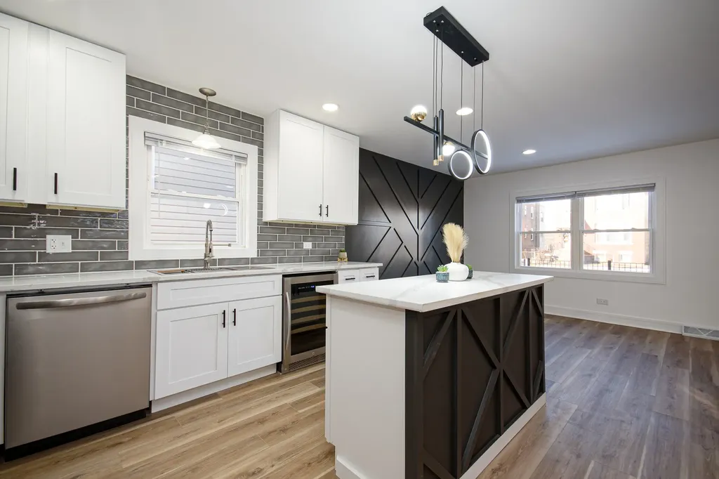 1005 West 103rd Street Chicago IL 60643