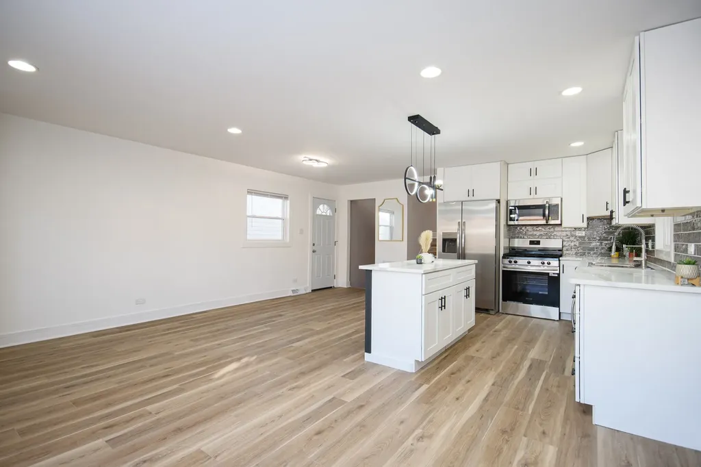 1005 West 103rd Street Chicago IL 60643