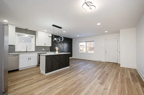 1005 West 103rd Street Chicago IL 60643