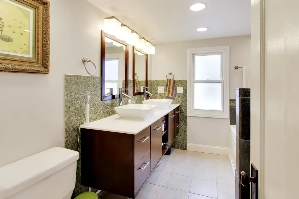 3315 West Hutchinson Street Chicago IL 60618