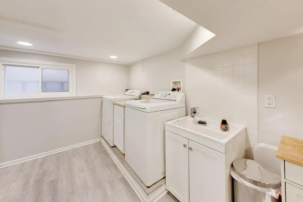 3315 West Hutchinson Street Chicago IL 60618