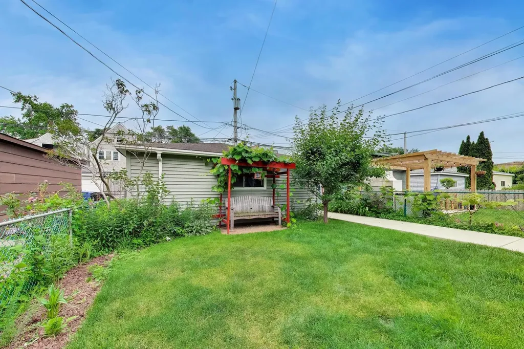 3315 West Hutchinson Street Chicago IL 60618