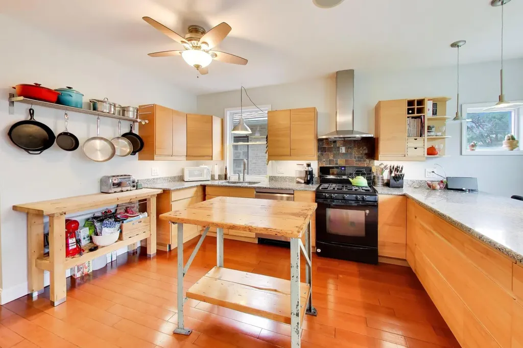 3315 West Hutchinson Street Chicago IL 60618