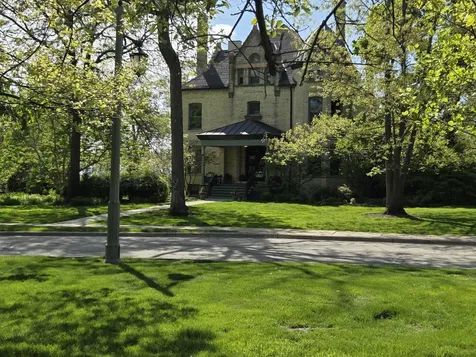 34 Logan Loop Highland Park IL 60035