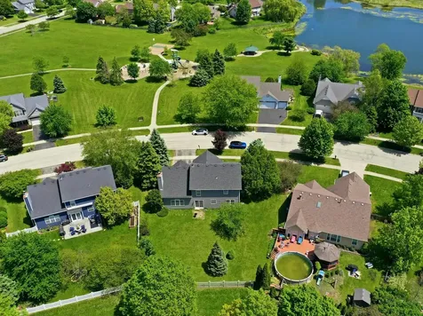 225 Parkside Lane Oswego IL 60543