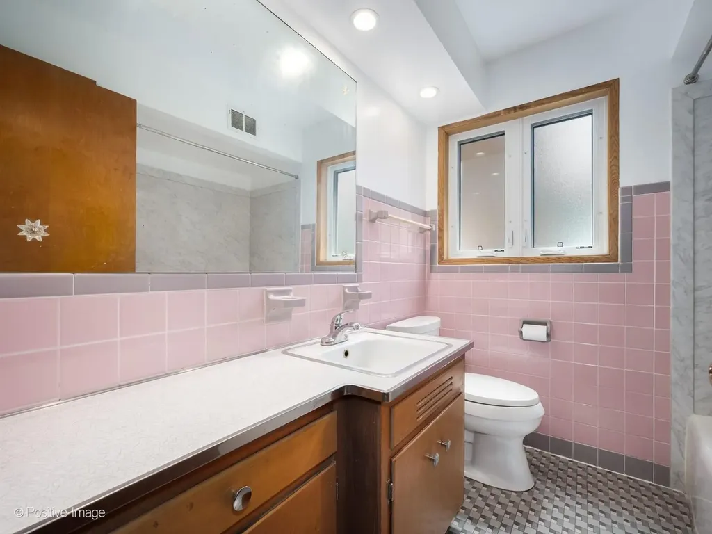 6038 North Austin Avenue Chicago IL 60646