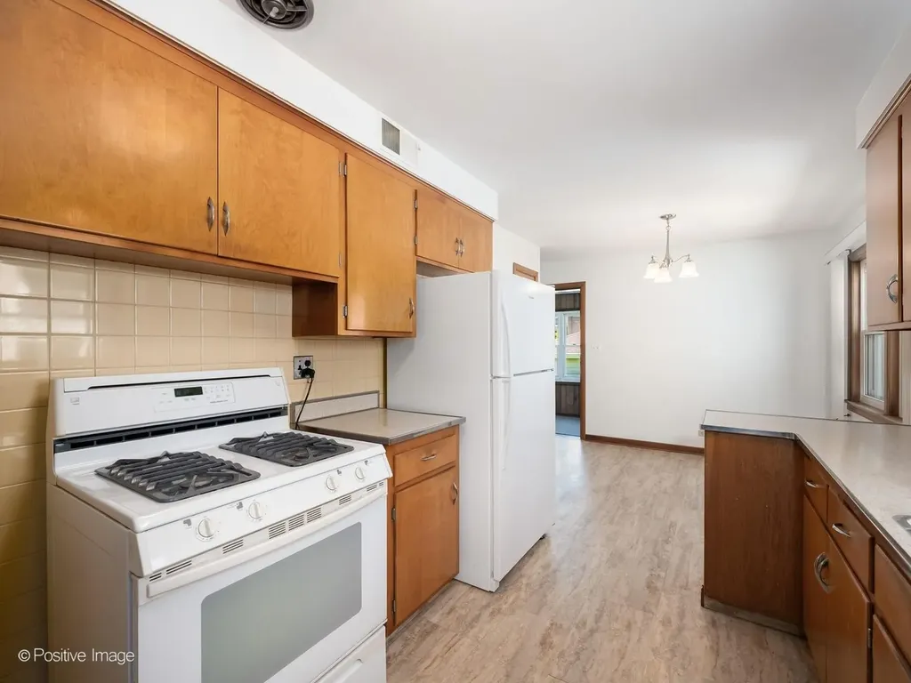 6038 North Austin Avenue Chicago IL 60646
