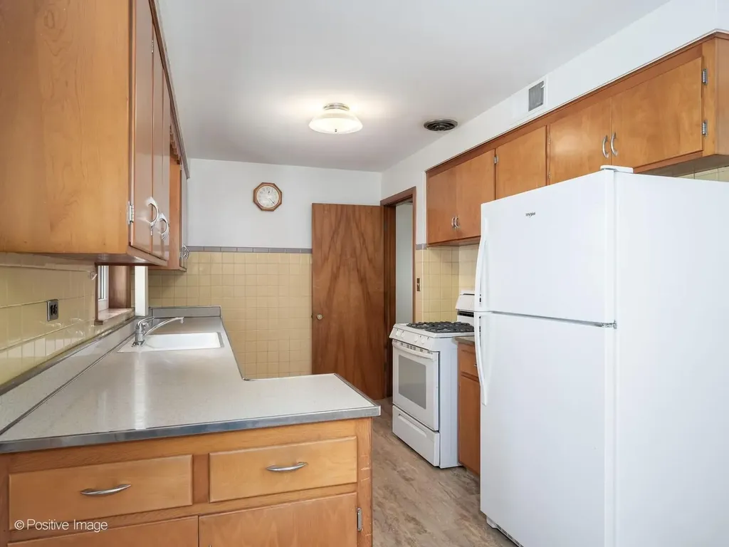 6038 North Austin Avenue Chicago IL 60646