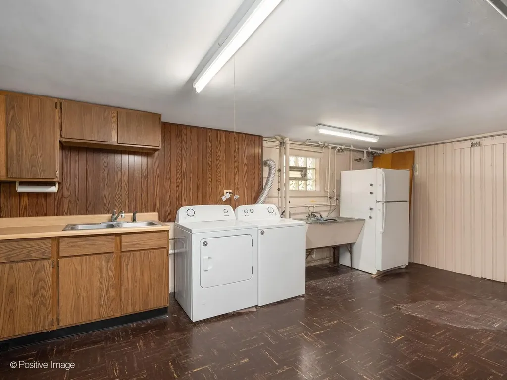 6038 North Austin Avenue Chicago IL 60646