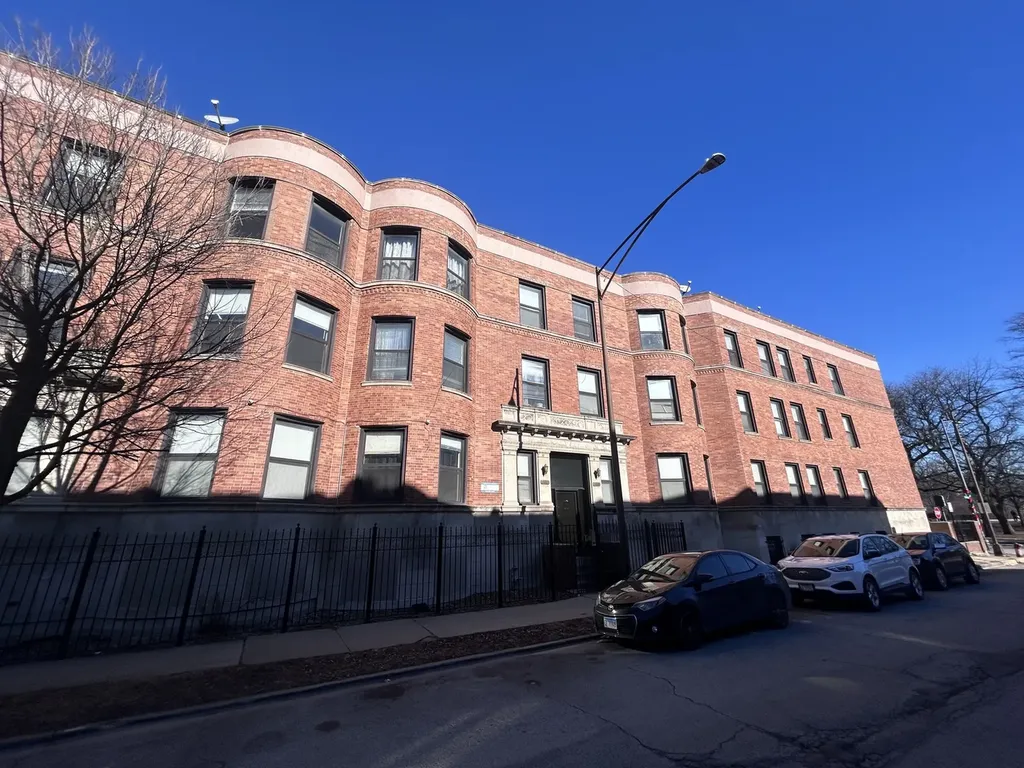 368 East 59th Street Chicago IL 60637
