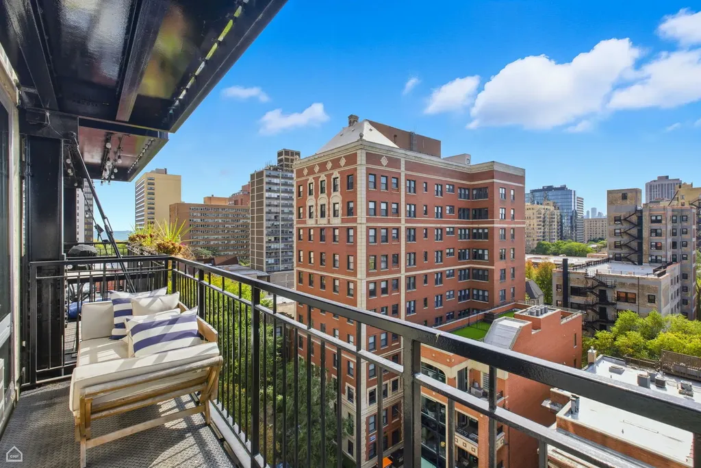 450 West Briar Place Chicago IL 60657