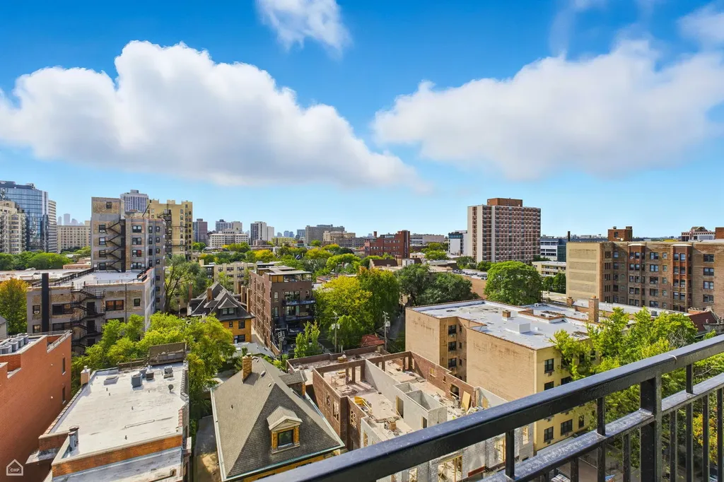 450 West Briar Place Chicago IL 60657